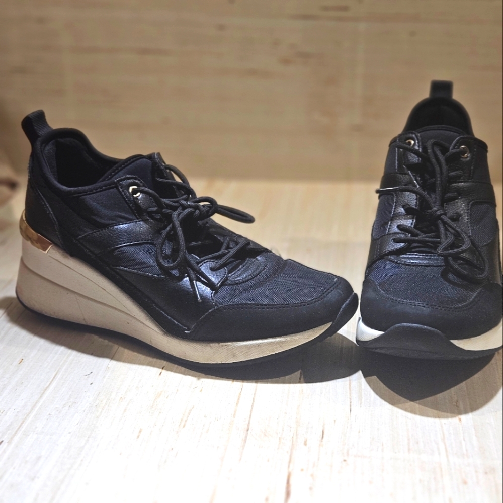 Aldo wedge runners sz 7